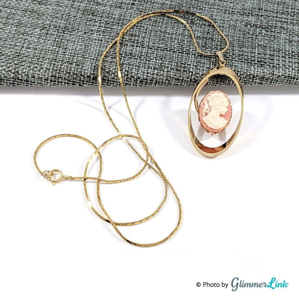 Vintage Cameo Necklace Lady Silhouette Oval Pendant Gold Tone Chain